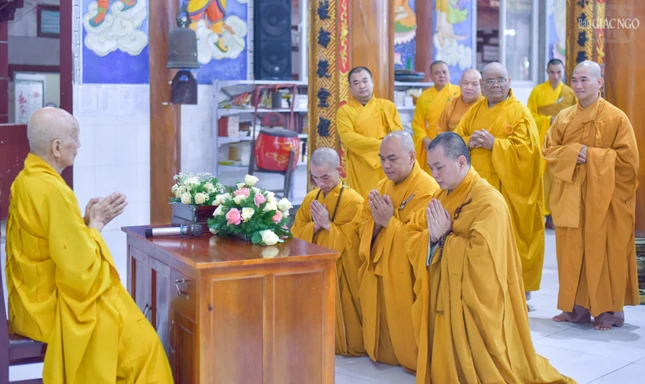 Chư hành giả thực hiện nghi thức tác pháp Tự tứ