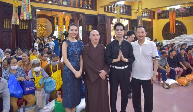 Hơn 2.200 phần quà được trao đến người dân có hoàn cảnh khó khăn nhân mùa Vu lan - Báo hiếu Hơn 2.200 phần quà được trao đến người dân có hoàn cảnh khó khăn nhân mùa Vu lan - Báo hiếu