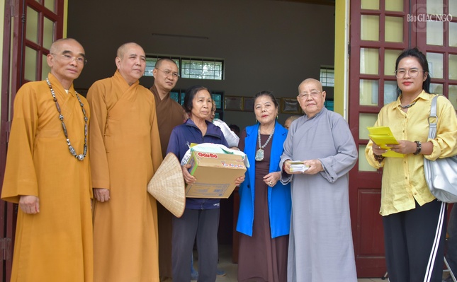 Chương trình trao 1.000 phần quà đến người dân tỉnh Bắc Ninh