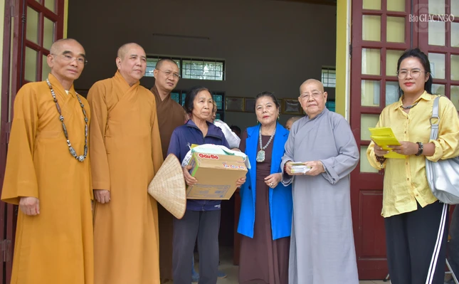 Chương trình trao 1.000 phần quà đến người dân tỉnh Bắc Ninh