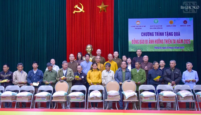 Trao tặng 1.000 phần quà đến người dân tại tỉnh Thanh Hóa