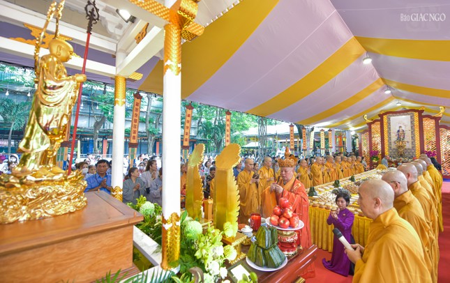 Trai đàn chẩn tế do Ủy ban MTTQVN P.Hòa Hưng phối hợp Ban Trị sự GHPGVN TP.HCM tổ chức