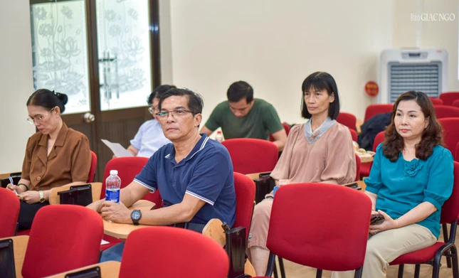 Cán bộ, phóng viên, nhân viên đại diện các phòng ban trực thuộc Báo Giác Ngộ tham dự buổi họp Cán bộ, phóng viên, nhân viên đại diện các phòng ban trực thuộc Báo Giác Ngộ tham dự buổi họp