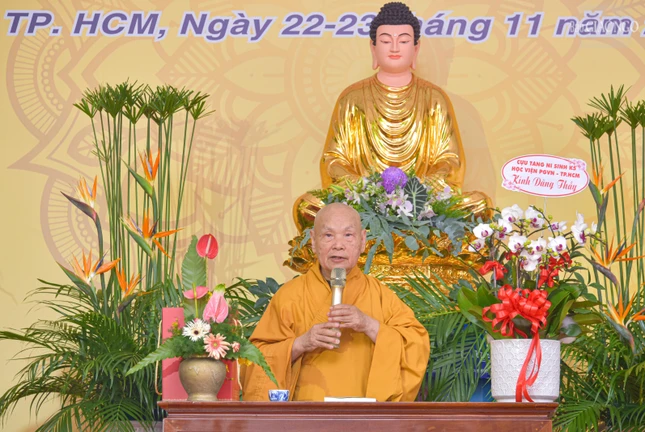 Trưởng lão Hòa thượng Thích Thiện Nhơn ban đạo từ chứng minh