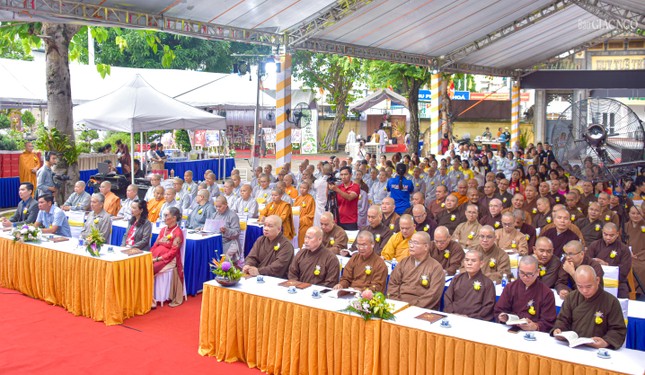 Các cựu Tăng Ni sinh khóa V tham dự