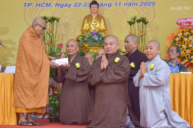 Dâng tịnh tài hỗ trợ xây dựng Hội trường Thích Minh Châu tại khuôn viên của Trường Nava Nalanda Mahavihara (Ấn Độ)