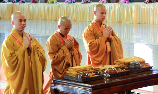 Đàn giới Tỳ-kheo tấn đàn theo từng chúng 3 vị