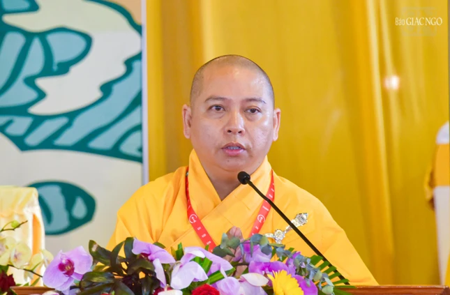 Đại đức Thích Quảng Pháp báo cáo tổng kết Đại giới đàn Chơn Thành