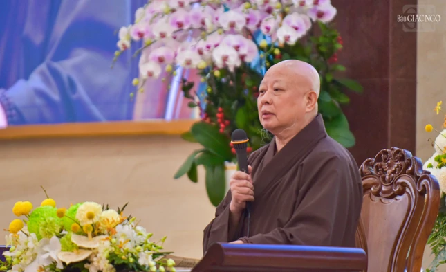 Hòa thượng Thích Lệ Trang chủ trì phiên thảo luận