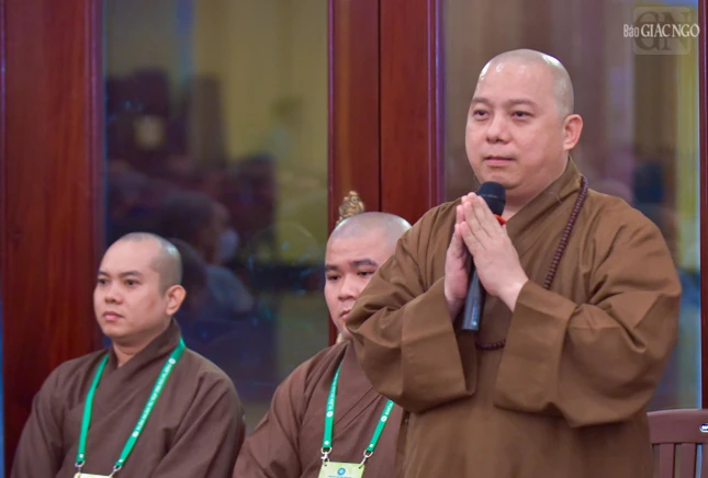 Chư Tăng đặt nhiều câu hỏi liên quan đến vấn đề nghi lễ Phật giáo