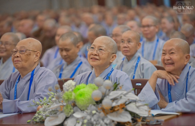 Chư Ni tham dự buổi thảo luận