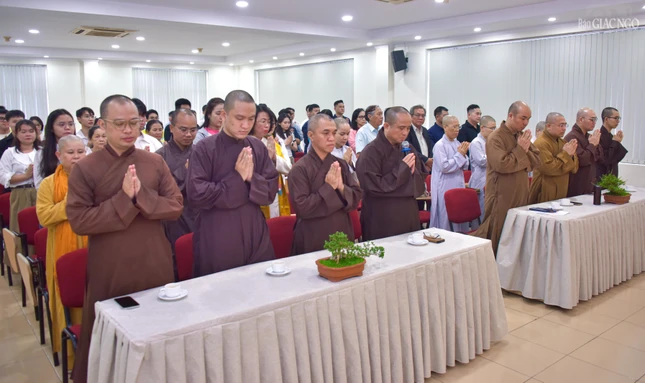 Chư tôn đức niệm Phật cầu gia bị