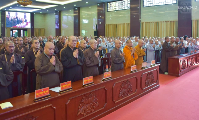 Chư tôn đức, chính quyền tham dự