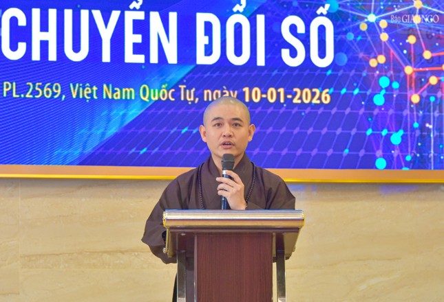 Đại đức Thích Hoằng Tâm báo cáo tóm tắt công tác Phật sự của Ban Thông tin – Truyền thông Phật giáo TP.HCM năm 2025