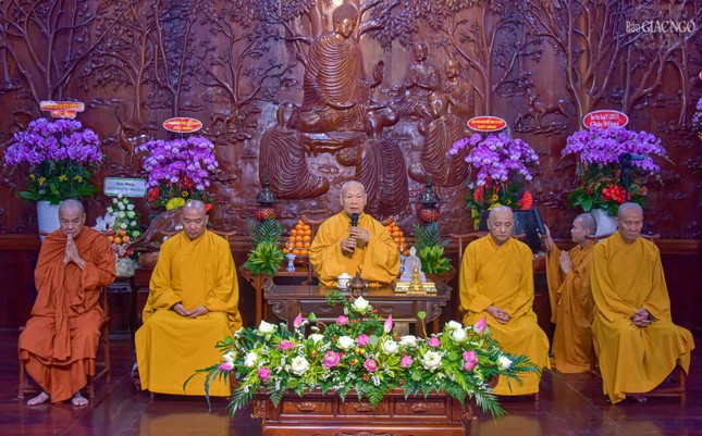 Trưởng lão Hòa thượng Thích Thiện Nhơn sách tấn chư Tăng, Phật tử tu viện Khánh An