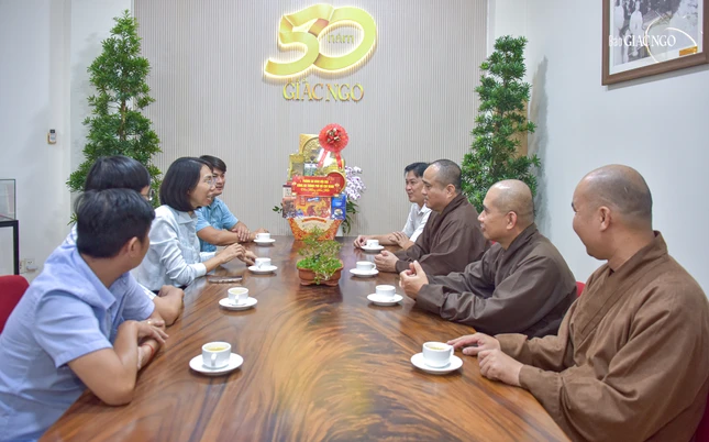 Thượng tọa Thích Tâm Hải và Thượng tá Phạm Thị Yến Bình chia sẻ một số thông tin liên quan tới tình hình hoạt động tôn giáo tại TP.HCM sau sáp nhập