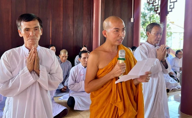 Đại đức Thích Giác Minh Khiêm dâng lời cảm tạ