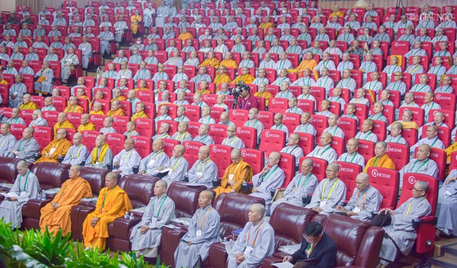 Chư Ni tham dự tọa đàm