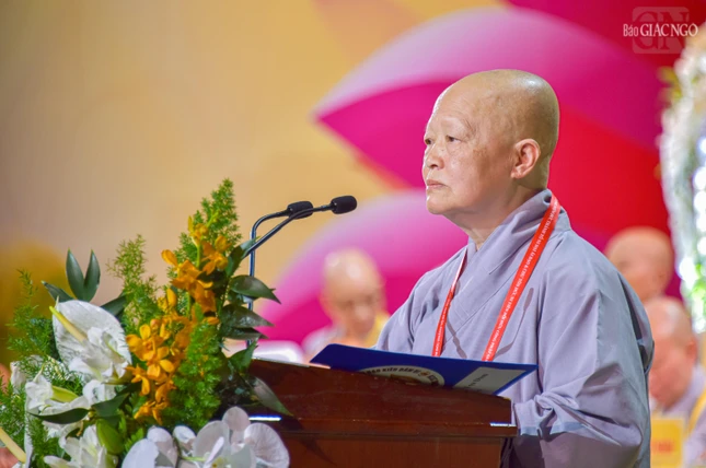 Ni trưởng Thích nữ Bảo Liên phát biểu khai mạc