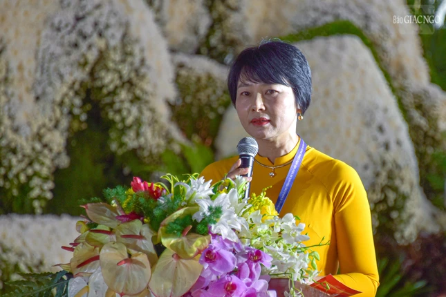 Bà Phạm Thị Phúc phát biểu