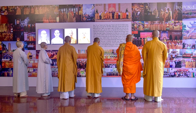 450 bức ảnh được chọn lọc cho triển lãm