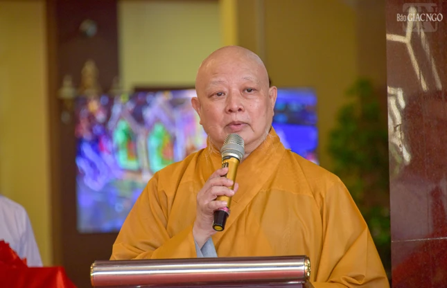 Hòa thượng Thích Lệ Trang phát biểu tại lễ khai mạc triển lãm