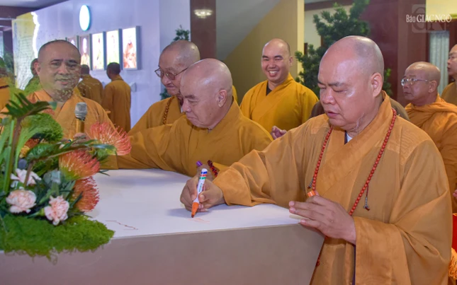 Hòa thượng Thích Nhựt Hỷ và Thượng tọa Thích Thanh Phong