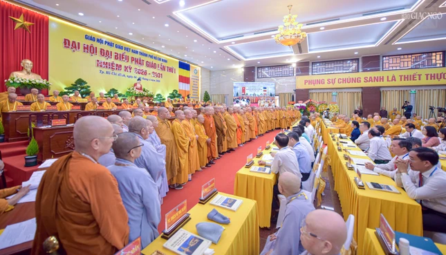 Tân Ban Trị sự GHPGVN TP.HCM do Hòa thượng Thích Lệ Trang đứng đầu phát biểu nhận nhiệm vụ tại Đại hội đại biểu Phật giáo TP.HCM lần thứ I, nhiệm kỳ 2026-2031