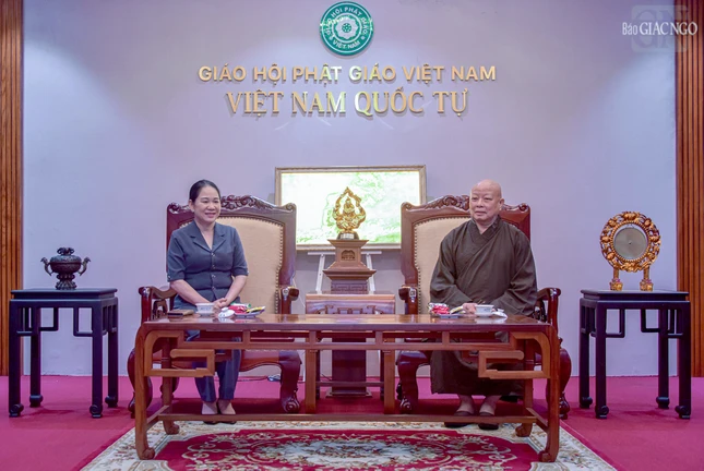 Hòa thượng Thích Lệ Trang và bà Nông Thị Hà và tại buổi gặp mặt tại Việt Nam Quốc Tự