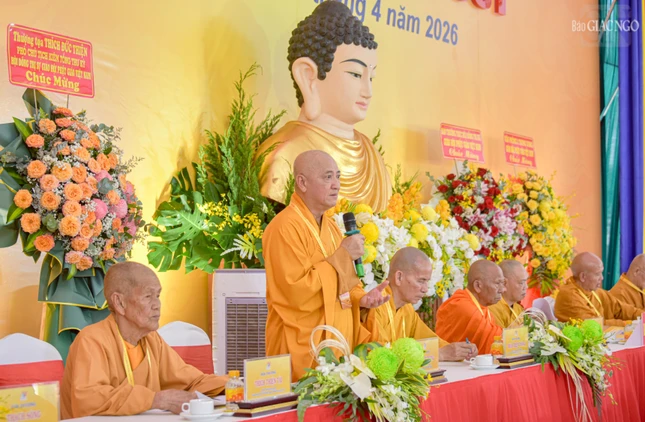 Hòa thượng Thích Huệ Thông phát biểu chỉ đạo tại đại hội