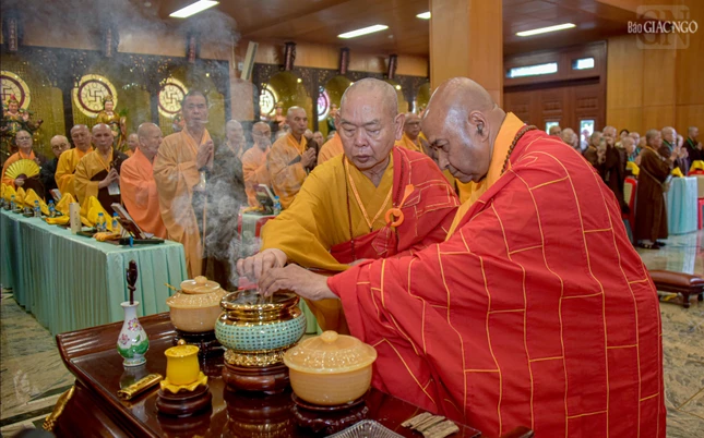 Hòa thượng Thích Huệ Công, Cố vấn Ban Trị sự TP.HCM, Trưởng ban Đại diện Phật giáo người Hoa TP.HCM tham dự