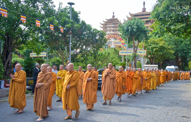 Tăng Ni hệ phái Khất sĩ tiễn đưa bậc tôn túc đã hy sinh cả cuộc đời mình cho sự hình thành, phát triển của hệ phái