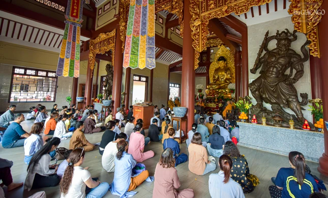 Hơn 200 thiện nam tín nữ trên địa bàn TP.HCM và các tỉnh thành về quy y tại chùa Phổ Quang