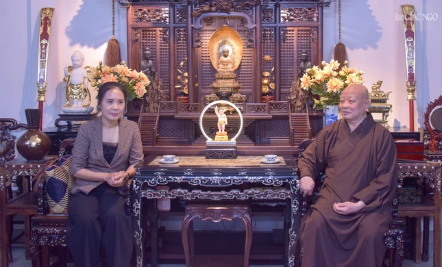 Bà Trần Thị Minh Nga đánh giá cao những đóng góp của Phật giáo TP.HCM đối với sự ổn định, phát triển của đất nước, đặc biệt về lĩnh vực an sinh xã hội và văn hóa.