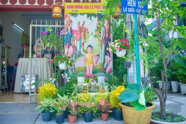 Lễ đài Phật đản tại Ni viện Pháp Hoa