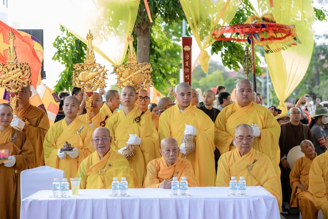 Chư tôn đức tham dự