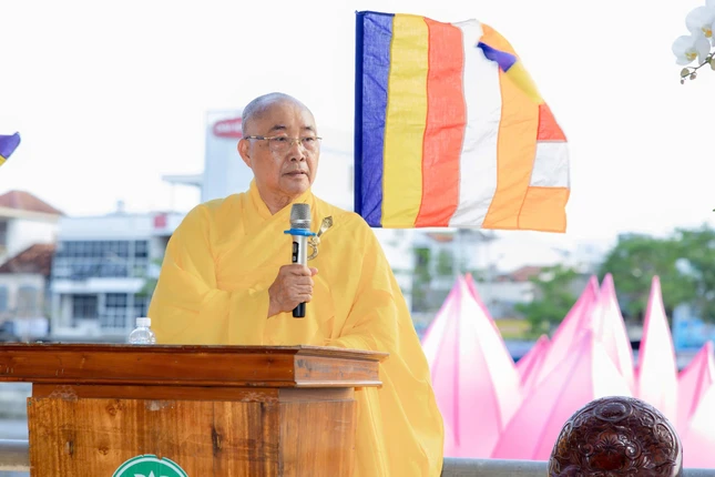 Hoà thượng Thích Minh Nhật phát biểu