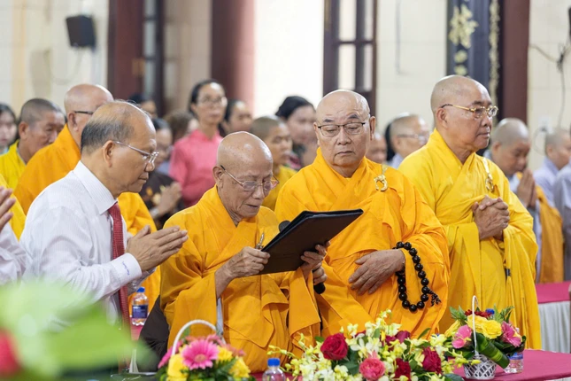 Trưởng lão Hòa thượng Thích Minh Trí tuyên đọc Thông điệp Phật đản Phật lịch 2570