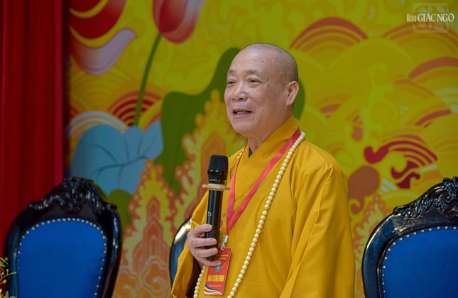 Hòa thượng Thích Bảo Nghiêm lấy ý kiến biểu quyết