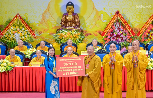 Ban Trị sự GHPGVN tỉnh Thanh Hóa trao bảng tượng trưng trị giá 3 tỷ đồng ủng hộ xây dựng nhà Đại đoàn kết cho hộ nghèo trên địa bàn tỉnh