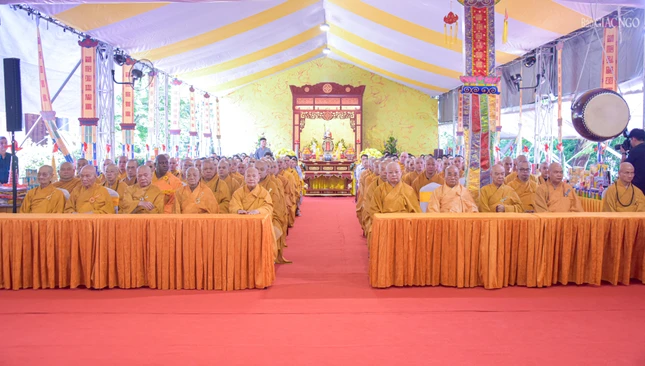 Chư tôn đức Hội đồng Chứng minh, Hội đồng Trị sự, Ban Trị sự GHPGVN TP.HCM tham dự lễ tưởng niệm