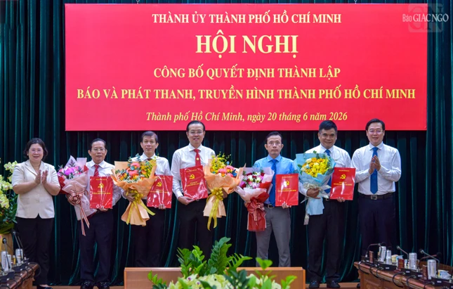 Thành ủy TP.HCM trao quyết định bổ nhiệm lãnh đạo Báo và Phát thanh, Truyền hình TP.HCM Thành ủy TP.HCM trao quyết định bổ nhiệm lãnh đạo Báo và Phát thanh, Truyền hình TP.HCM