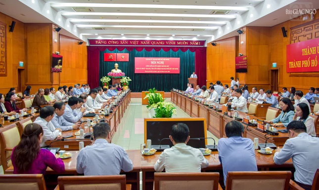Lãnh đạo cơ quan Trung ương, TP.HCM, các cơ quan báo chí tham dự Lãnh đạo cơ quan Trung ương, TP.HCM, các cơ quan báo chí tham dự