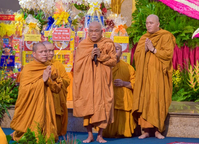 Hòa thượng Thích Giác Toàn phát biểu cảm tạ