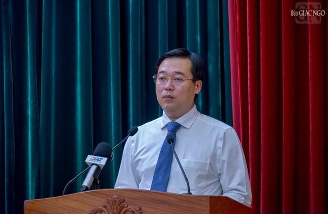 Phó Bí thư Thường trực Thành ủy TP.HCM Lê Quốc Phong phát biểu chỉ đạo tại hội nghị Phó Bí thư Thường trực Thành ủy TP.HCM Lê Quốc Phong phát biểu chỉ đạo tại hội nghị