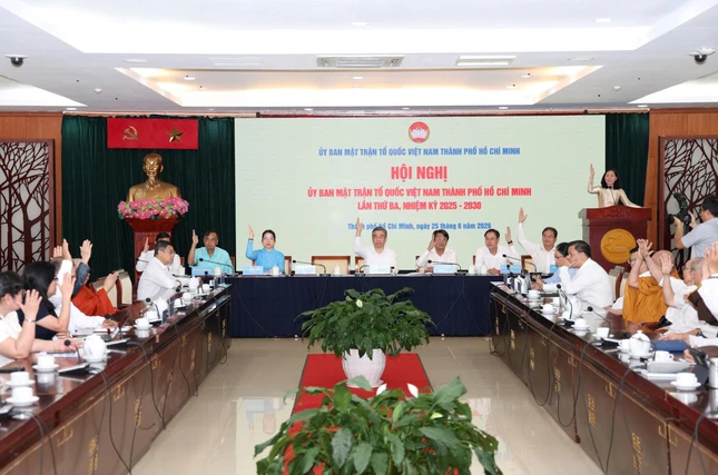 100% đại biểu thống nhất hiệp thương bổ sung bà Nguyễn Thị Ngọc Xuân làm Phó Chủ tịch Ủy ban MTTQVN TP.HCM khóa I, nhiệm kỳ 2025 - 2030 - Ảnh: Ngô Tùng