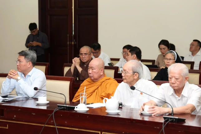 Các thành viên Ủy ban MTTQVN TP.HCM tham dự - Ảnh: Ngô Tùng
