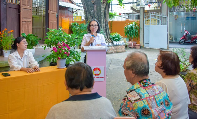 Bà Hoàng Mai Quỳnh Hoa phát biểu