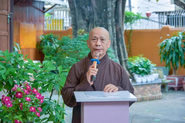 Thượng tọa Thích Tâm Chơn kêu gọi người dân, Phật tử cố gắng tạo thêm mảng xanh cho không gian nơi mình đang sống