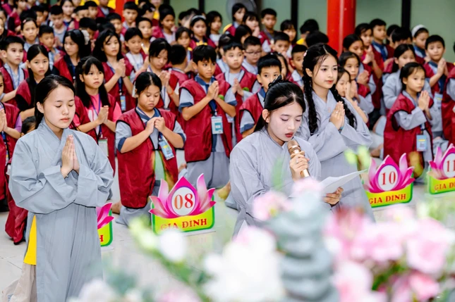 Đại diện 400 khóa sinh phát biểu cảm nghĩ Đại diện 400 khóa sinh phát biểu cảm nghĩ